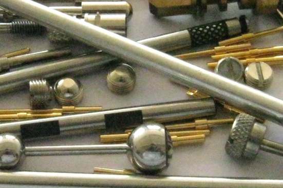 微（wēi）型五（wǔ）金元件表麵拋光